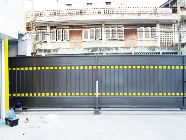 บริษัท แด็ด ออโต้ดอร์ จำกัด ติดตั้งประตูรีโมท